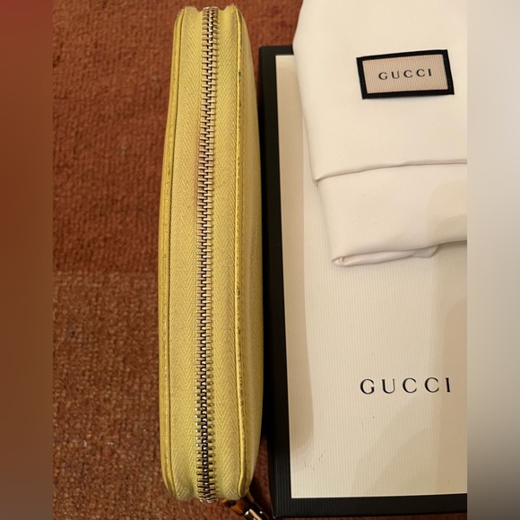 💯Gucci Neon Yellow Pebbled Leather Zippy Wallet w/Bamboo Pull/Dust Bag/Gift Box - Picture 8 of 17